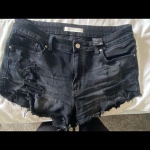 Eunina black shorts.